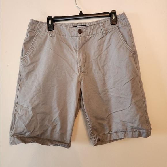 American Eagle Outfitters Other - Aeropostale grey Khaki shorts size mens 32